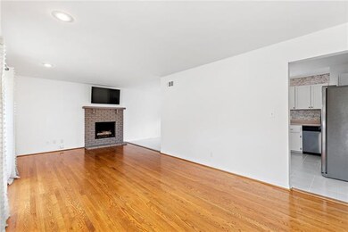 Clean gas fireplace