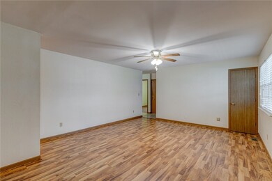 9971 N Briar Ln, Effingham, IL 62401 - photo 4