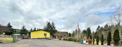 Ample parking and turn around space.