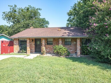 606 W Linden St, Ennis, TX 75119 - photo 2
