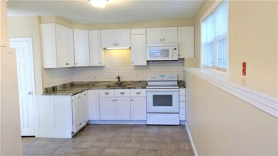 118 Walnut Hill Rd unit R, Derry, NH 03038 - photo 3