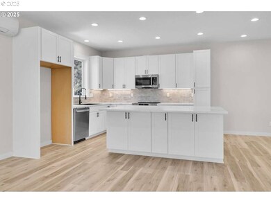 1028 Forest Heights St, Sutherlin, OR 97479 - photo 4