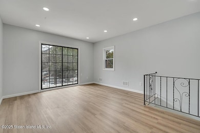25 Geyser Dr, Staten Island, NY 10312 - photo 3