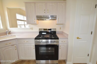 2303 Logan Ct, Toms River, NJ 08755 - photo 5