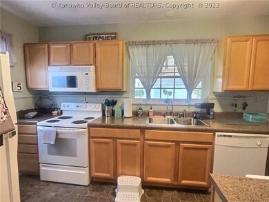 1444 Smith St, Milton, WV 25541 - photo 6