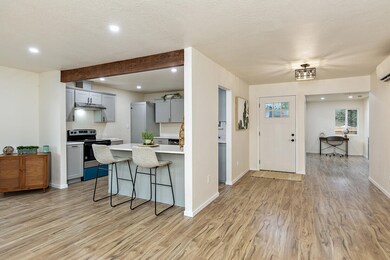 916 SW L St, Grants Pass, OR 97526 - photo 5