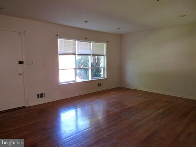 520 Millwheel St, Capitol Heights, MD 20743 - photo 2