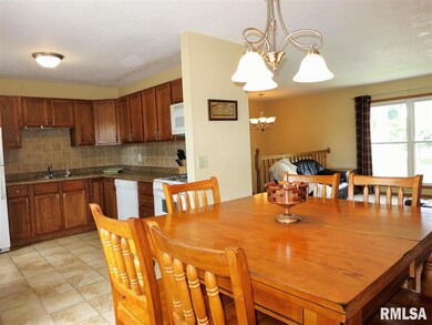 1809 W 54th St, Davenport, IA 52806 - photo 5