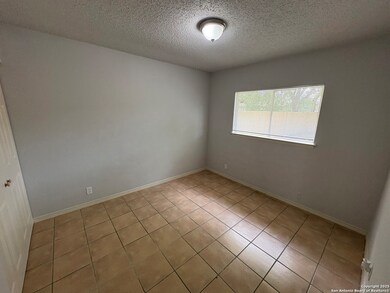 911 Walnut Park St, San Antonio, TX 78227 - photo 5