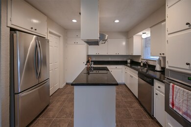 369 Somerset Ct, Alvin, TX 77511 - photo 7