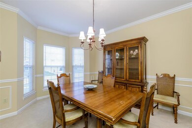 Dinning Room with Bay Window