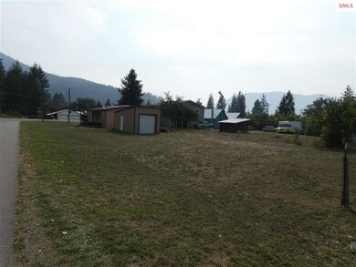 This home is on 5 lots = possible Additional unit/