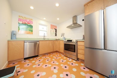 2615 E 12th St, Sioux Falls, SD 57103 - photo 2