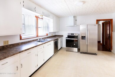 15 Midland Rd, Troy, NY 12180 - photo 6