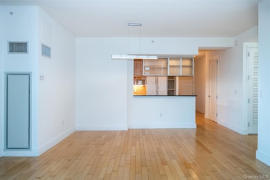 Trump Plaza Residences unit 1401, New Rochelle, NY 10801 - photo 4