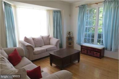 17075 Anns Brook Ct, Woodbridge, VA 22191 - photo 5