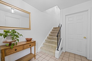 Bright and spacious entry way, access to laundry a