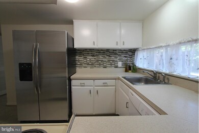 11176 Forest Edge Dr, Reston, VA 20190 - photo 2