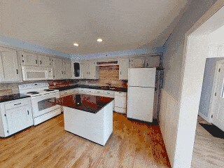 8 Gladding St, Bristol, RI 02809 - photo 3