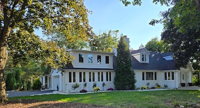 25W201 Summit Dr, Naperville, IL 60563 - photo 2