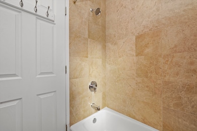 2531 W Berwyn Ave unit 3, Chicago, IL 60625 - photo 7