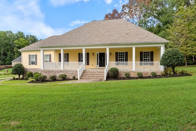 Perfectly located!!! 6 Minutes to Downtown Dickson and tucked away in a picturesque neighborhood!!