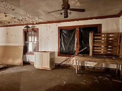 552 Mckinley St, Gary, IN 46404 - photo 2