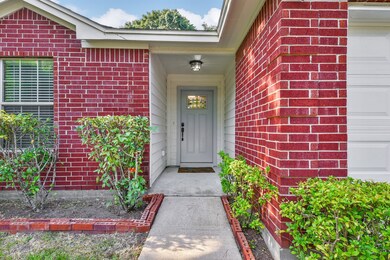 806 W Sealy St, Alvin, TX 77511 - photo 4