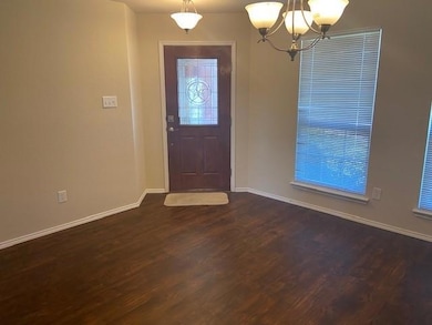 LARGE AREA AT ENTRY FOR LIV/DINING