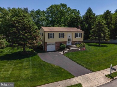 2025 Davis Dr, Norristown, PA 19403 - photo 2