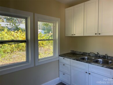 1126 Caldwell St, Statesville, NC 28677 - photo 5