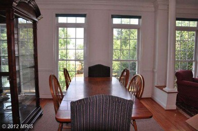 9998 Cyrandall Dr, Oakton, VA 22124 - photo 4