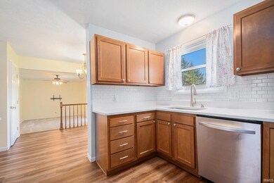 52132 Brookview Ct, South Bend, IN 46637 - photo 3