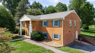 1031 Crofton Ave, Waynesboro, VA 22980 - photo 3