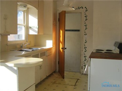 2106 Mansfield Rd, Toledo, OH 43613 - photo 6