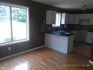 2028 Shetland Ct NE, Grand Rapids, MI 49505 - photo 3