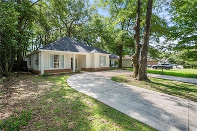 909 Wesley Ave, Mobile, AL 36609 - photo 3