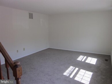 8615 Spring Creek Ct, Springfield, VA 22153 - photo 4