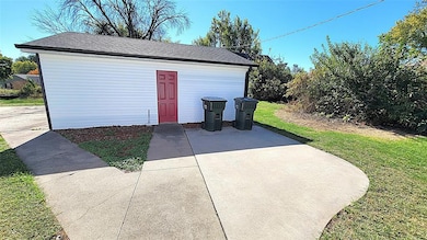 307 E Lincoln St, Monroe, IA 50170 - photo 4