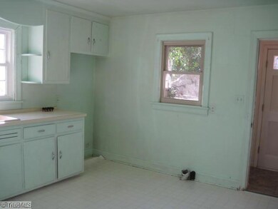 401 Gilmer Cir, Reidsville, NC 27320 - photo 5