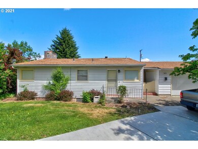 303 W 20th St, the Dalles, OR 97058 - photo 2