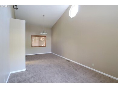 1464 Luella St, Eugene, OR 97401 - photo 5