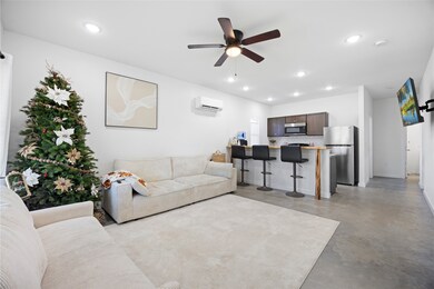 1020 10th St, Hempstead, TX 77445 - photo 2