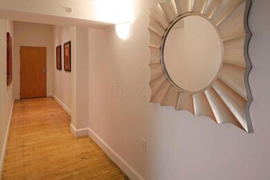 atrium_202_furnished_04
