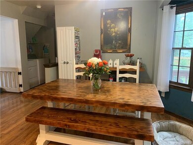 Eat-in Kitchen