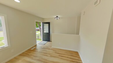 Living Room Photo (1)<|><|>