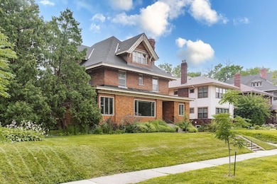 5-web-or-mls-834 Goodrich Ave-0104.jpg