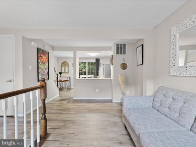 1604 Fieldthorn Dr, Reston, VA 20194 - photo 4