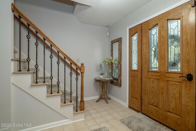 7-web-or-mls-3345GuilderlandAve-7