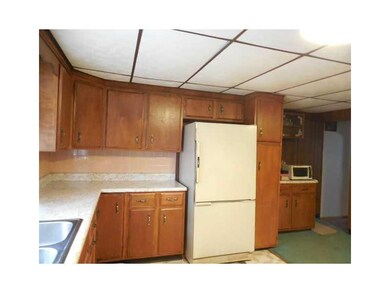Kitchen. Refrigerator included